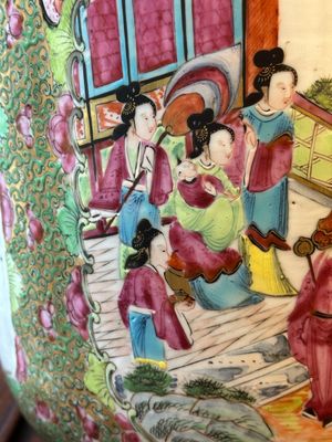 Een paar Chinese Canton famille rose rouleau vazen, 19e eeuw — foto 10