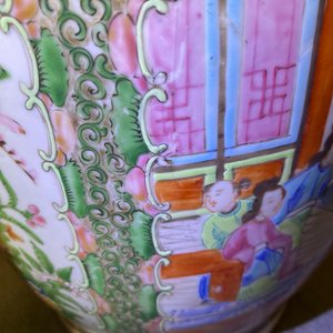 Een paar Chinese Canton famille rose rouleau vazen, 19e eeuw — foto 11
