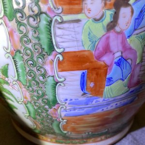 Een paar Chinese Canton famille rose rouleau vazen, 19e eeuw — foto 12
