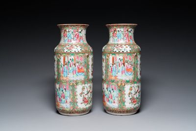 Een paar Chinese Canton famille rose vazen en een paar blauw-witte dekselpotten, 19e eeuw — foto 2