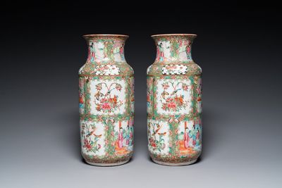 Een paar Chinese Canton famille rose vazen en een paar blauw-witte dekselpotten, 19e eeuw — foto 3