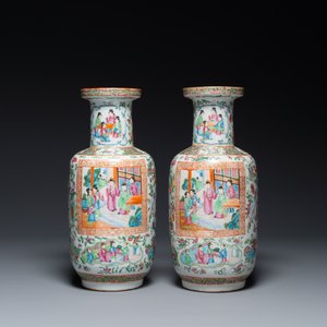 Een paar Chinese Canton famille rose vazen met houten sokkel, 19e eeuw — foto 2