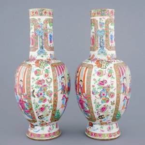 Een paar Chinese Canton famille rose vazen met scepters als handgrepen, 19e eeuw — foto 4