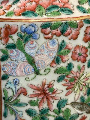 Een paar Chinese Canton famille rose 'Verhaal van de Wateroever 水滸傳' vazen, 19e eeuw — foto 13