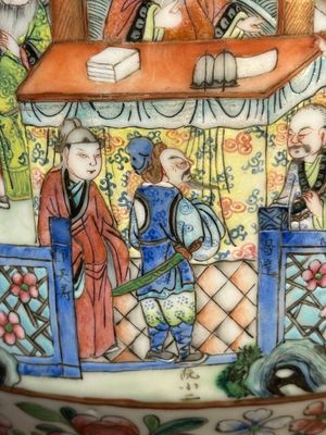 Een paar Chinese Canton famille rose 'Verhaal van de Wateroever 水滸傳' vazen, 19e eeuw — foto 17