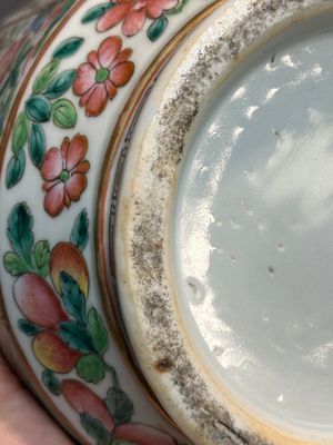 Een paar Chinese Canton famille rose 'Verhaal van de Wateroever 水滸傳' vazen, 19e eeuw — foto 20