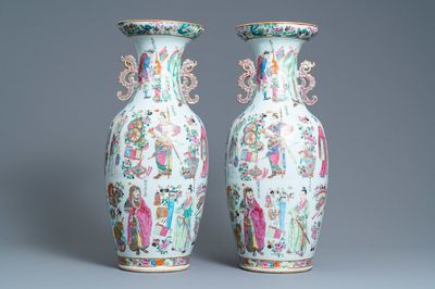 Een paar Chinese Canton famille rose 'Wu Shuang Pu' vazen, 19e eeuw