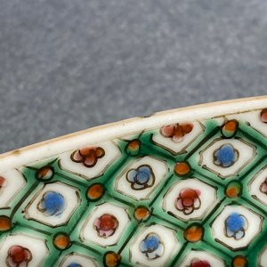 Een paar Chinese Canton famille verte schotels, 19e eeuw — foto 11