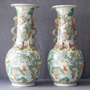 Een paar Chinese Canton famille verte vazen met drakenoren, 19e eeuw — foto 7