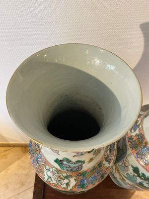 Een paar Chinese Canton famille verte vazen met een tuinscène, 19e eeuw — foto 5