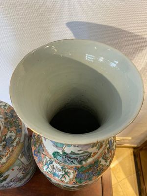 Een paar Chinese Canton famille verte vazen met een tuinscène, 19e eeuw — foto 7