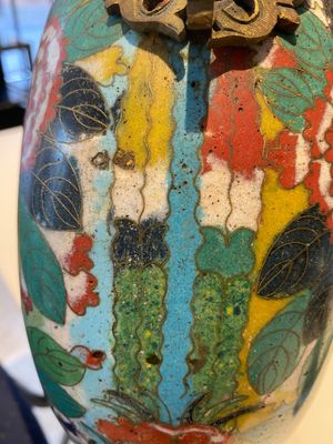Een paar Chinese cloisonné 'bianhu' vazen, Jiaqing — foto 14