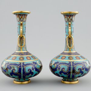 Een paar Chinese cloisonné flesvormige vaasjes, 18/19e eeuw — foto 4