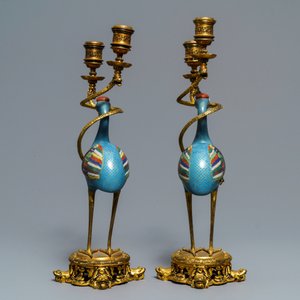 Een paar Chinese cloisonné kraanvogels met verguld bronzen kandelaars, 18/19e eeuw — foto 5