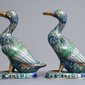 Een paar Chinese cloisonné modellen van eenden, 19/20e eeuw — foto 3
