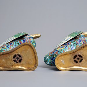 Een paar Chinese cloisonné modellen van eenden, 19/20e eeuw — foto 8