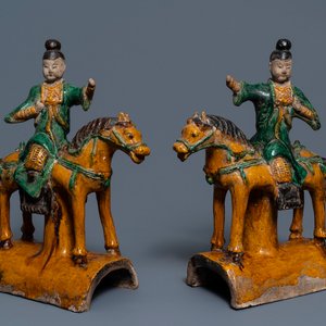 Een paar Chinese daktegels met sancai-glazuur, Ming — foto 1