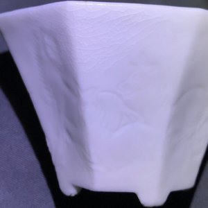 Een paar Chinese Dehua blanc de Chine kommen met anhua decor van paarden, Transitie periode — foto 14