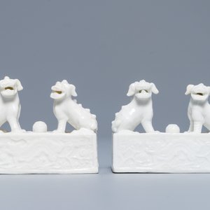 Een paar Chinese Dehua blanc de Chine scrollgewichten, Kangxi — foto 2