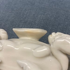 Een paar Chinese Dehua blanc de Chine waterdruppelaars in de vorm van een krab, Kangxi — foto 11