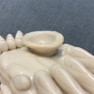 Een paar Chinese Dehua blanc de Chine waterdruppelaars in de vorm van een krab, Kangxi — foto 12