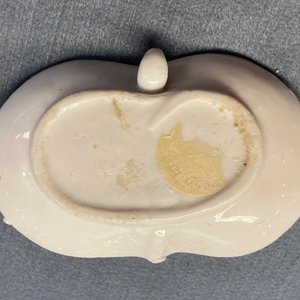 Een paar Chinese Dehua blanc de Chine waterdruppelaars in de vorm van een krab, Kangxi — foto 25
