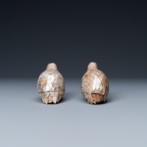 Een paar Chinese dekseldoosjes in de vorm van kwartels in hout en parelmoer, Qianlong merk, Qing — foto 4
