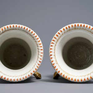 Een paar Chinese drakenoorvazen met Europees decor, Qianlong — foto 5