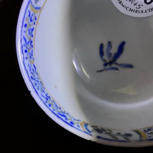 Een paar Chinese eierschaal koppen en schotels met overglazuur floraal decor, Yongzheng — foto 11