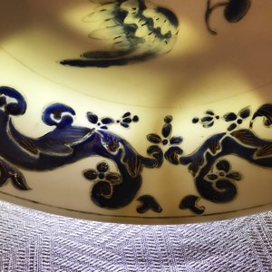 Een paar Chinese eierschaal porseleinen Pronk-studio borden met papegaaien, Yongzheng/Qianlong — foto 11