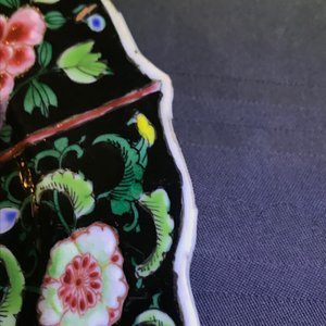 Een paar Chinese famille noire borden, Yongzheng — foto 5