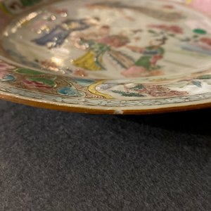 Een paar Chinese famille rose borden met feniksen, Qianlong — foto 8