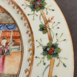 Een paar Chinese famille rose borden met fijn mandarijns decor, Qianlong — foto 3