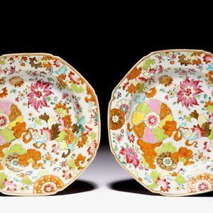 Een paar Chinese famille rose borden met pseudo-tabaksbladeren decor, Qianlong — foto 1