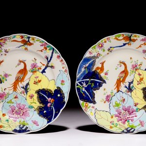Een paar Chinese famille rose borden met pseudo-tabaksbladeren decor, Qianlong — foto 1