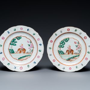 Een paar Chinese famille rose borden met ruiters op olifanten voor de Indische markt, Qianlong — foto 2