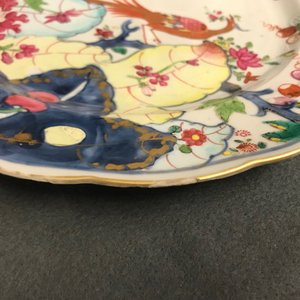 Een paar Chinese famille rose borden met 'tabaksbladeren' decor, Qianlong — foto 3
