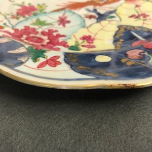 Een paar Chinese famille rose borden met 'tabaksbladeren' decor, Qianlong — foto 4