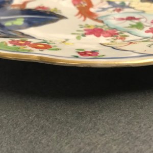 Een paar Chinese famille rose borden met 'tabaksbladeren' decor, Qianlong — foto 5
