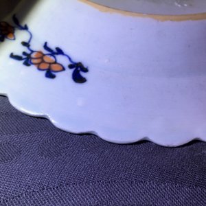 Een paar Chinese famille rose borden met tabaksbladeren decor, Qianlong — foto 13
