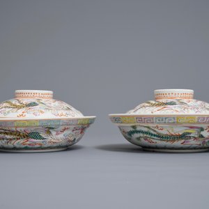 Een paar Chinese famille rose dekselkommen, Jiangxi Ciye Gongsi merk, Republiek, 1e helft 20e eeuw — foto 3