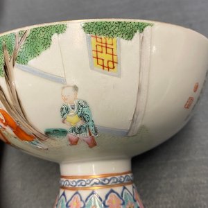 Een paar Chinese famille rose dekselkommen, Jiaqing merk en periode — foto 24