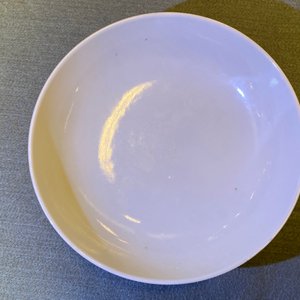 Een paar Chinese famille rose dekselkommen, Jiaqing merk en periode — foto 28