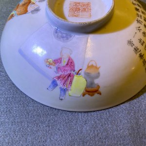 Een paar Chinese famille rose dekselkommen, Jiaqing merk en periode — foto 31