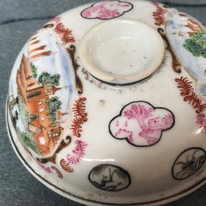 Een paar Chinese famille rose dekselpotten, Yongzheng/Qianlong — foto 9