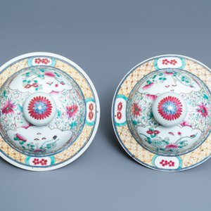 Een paar Chinese famille rose dekselvazen, 19e eeuw — foto 8