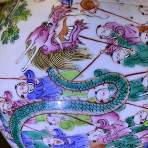 Een paar Chinese famille rose dekselvazen met decor van het lentefestival, 19e eeuw — foto 41