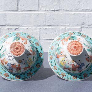 Een paar Chinese famille rose dekselvazen met decor van het lentefestival, 19e eeuw — foto 47