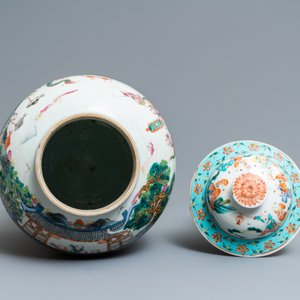 Een paar Chinese famille rose dekselvazen met decor van het lentefestival, 19e eeuw — foto 7