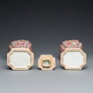 Een paar Chinese famille rose dekselvazen, Yongzheng — foto 8